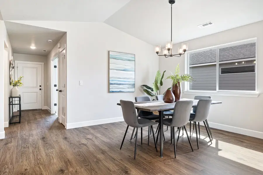 Furnished interior view inside a new home in McClannahan Summit, Umatilla (Image 6).