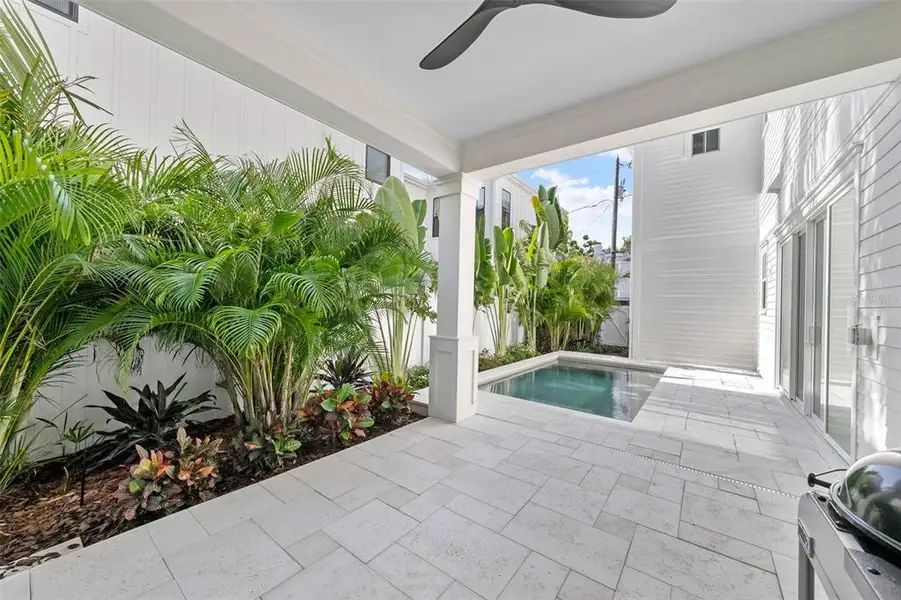 Exterior details and patio area of a home in , St. Petersburg (Image 19).