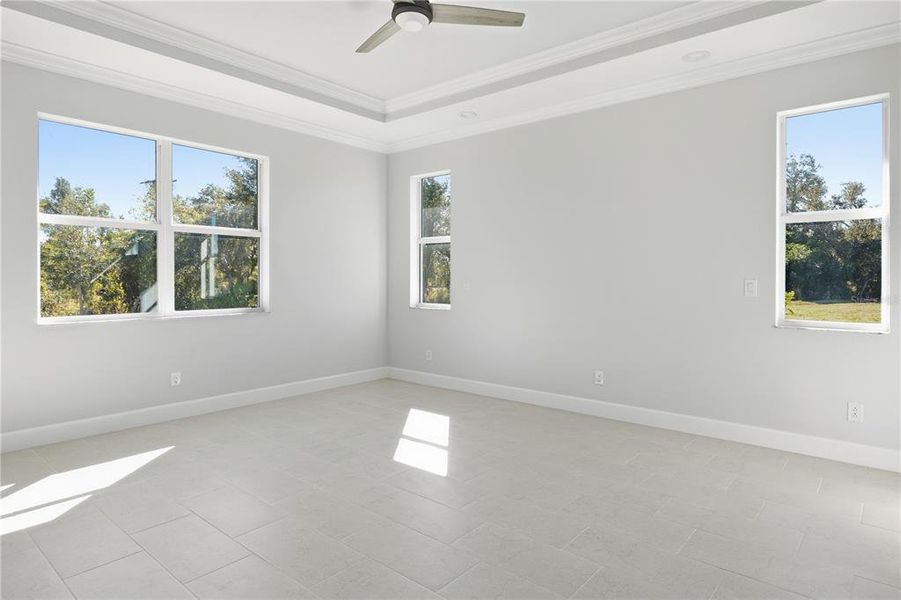 Spacious, unfurnished interior of a new home in , Englewood (Image 32).
