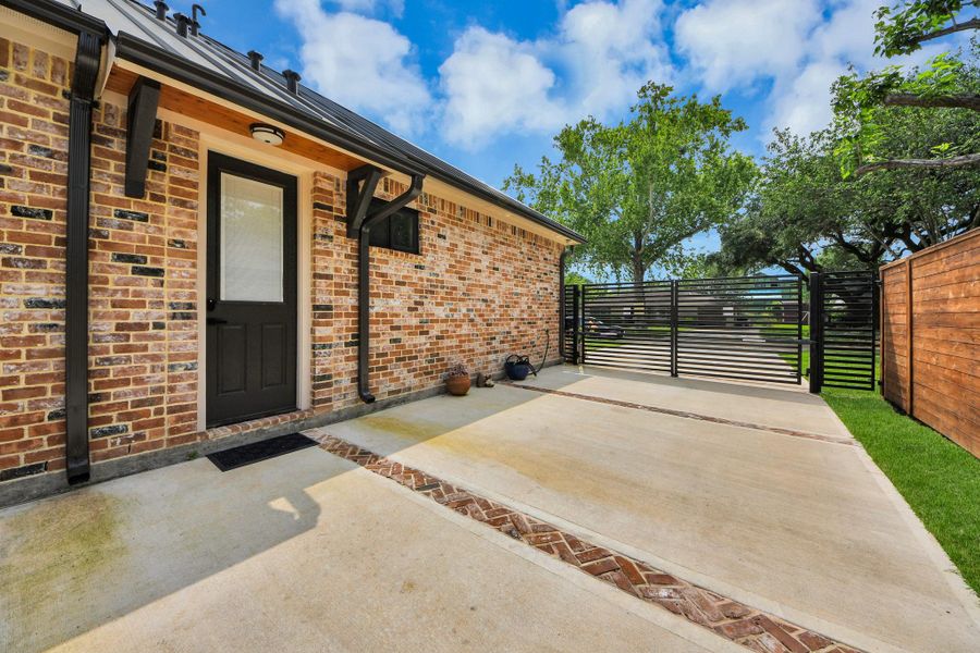 Exterior details and patio area of a home in , Sugar Land (Image 3).