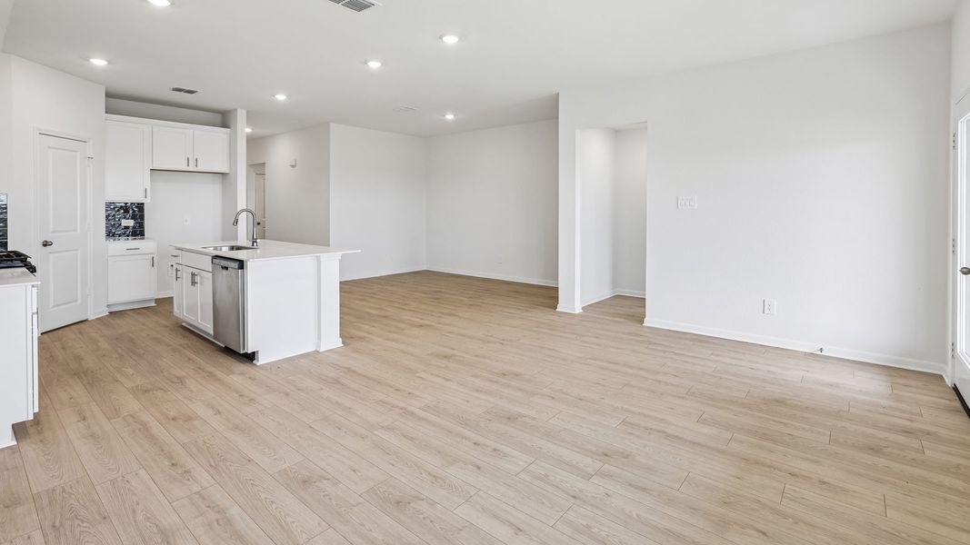 Spacious, unfurnished interior of a new home in Briarwood, Elgin (Image 36).