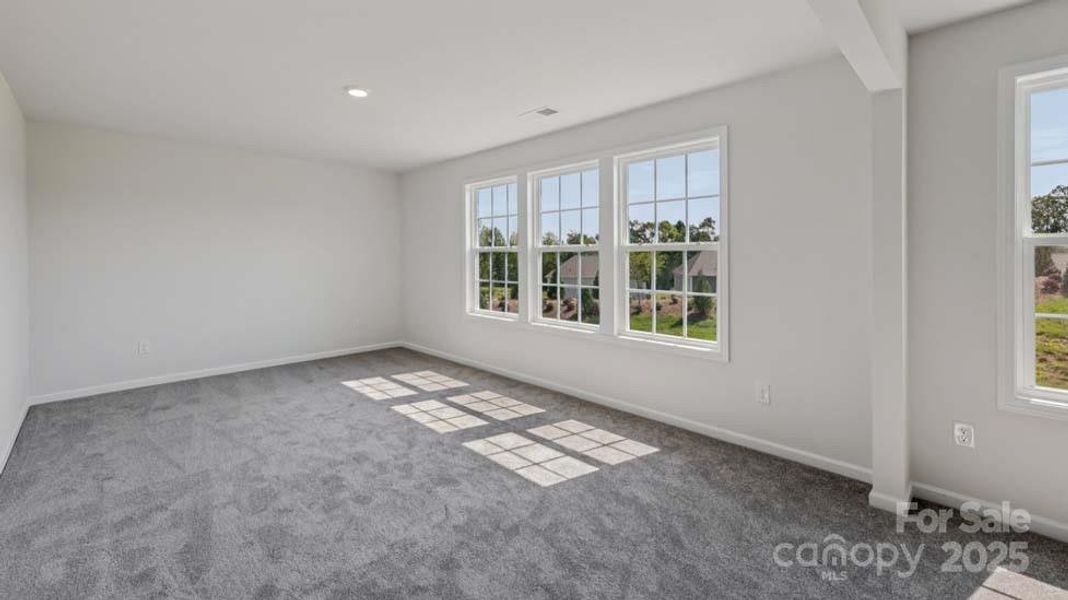Spacious, unfurnished interior of a new home in Sylvan Creek, Denver (Image 18).