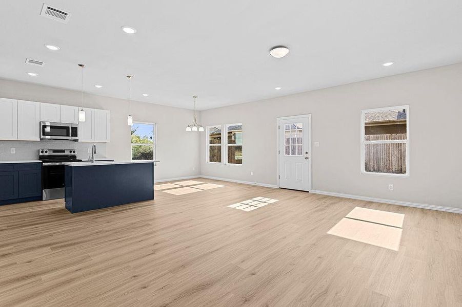 Spacious, unfurnished interior of a new home in Trails of Fossil Creek, Fort Worth (Image 18).