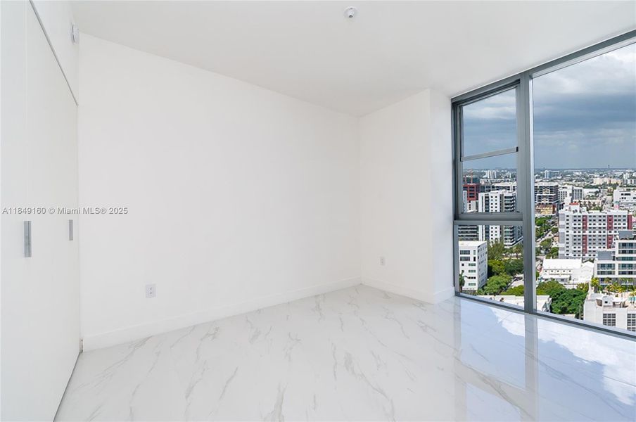 Spacious, unfurnished interior of a new home in Aria Reserve, Miami (Image 28).