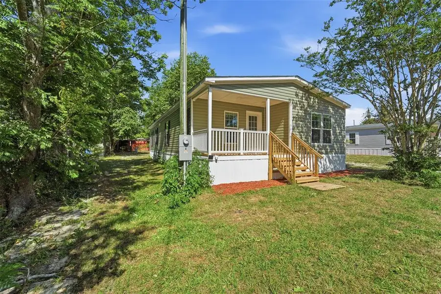 Exterior details and patio area of a home in , Deland (Image 21).