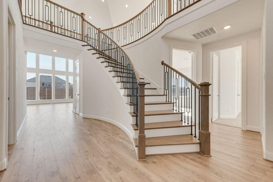 Spacious, unfurnished interior of a new home in Cedar Ridge Estates, Grand Prairie (Image 20). Spacious, unfurnished interior of a new home in Cedar Ridge Estates, Grand Prairie (Image 20).