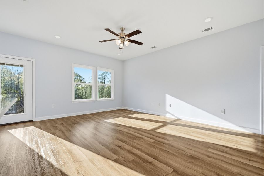 Spacious, unfurnished interior of a new home in McCarthy Estates, Defuniak Springs (Image 13).