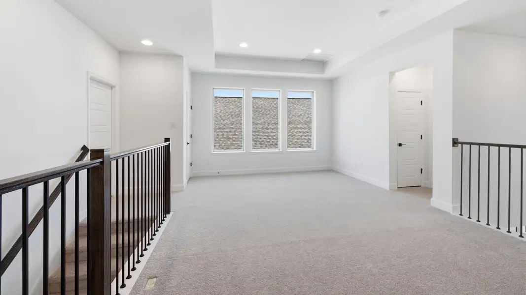 Spacious, unfurnished interior of a new home in Eliana, McKinney (Image 30).