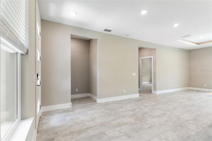 Spacious, unfurnished interior of a new home in , Arcadia (Image 13).