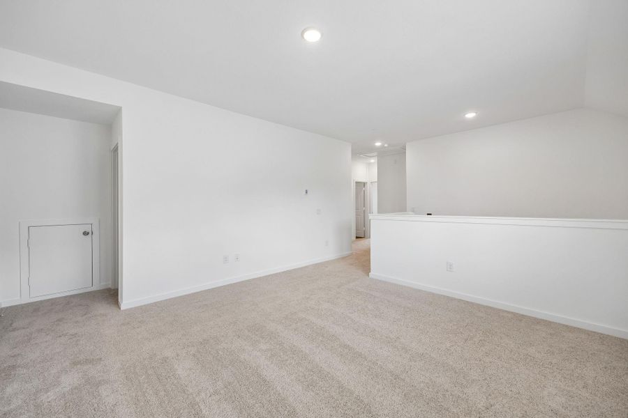 Spacious, unfurnished interior of a new home in Ellerden, Tomball (Image 12).