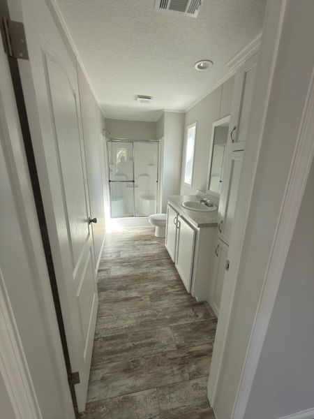 Main Bathroom Main Bathroom