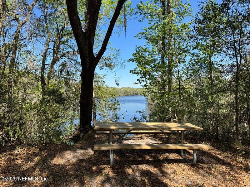 Natural landscape and outdoor views near in Middleburg (Image 7). Natural landscape and outdoor views near in Middleburg (Image 7).