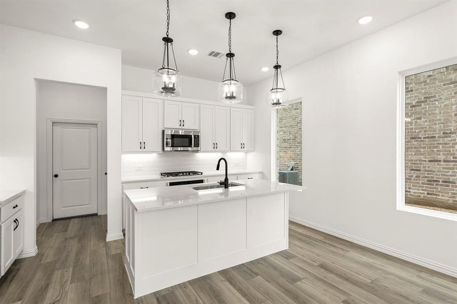 07. 709 Kerrville - Kitchen (2)