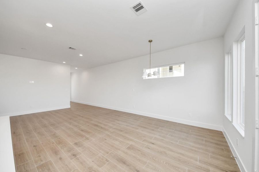 Spacious, unfurnished interior of a new home in Piccolina, Houston (Image 23).