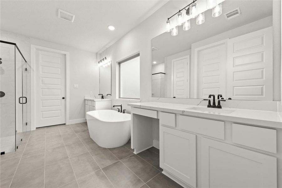 Representative image. Features, selections and colors may vary. Representative image. Features, selections and colors may vary.