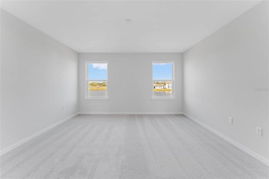 Spacious, unfurnished interior of a new home in Groves at Whitemarsh, Leesburg (Image 21).