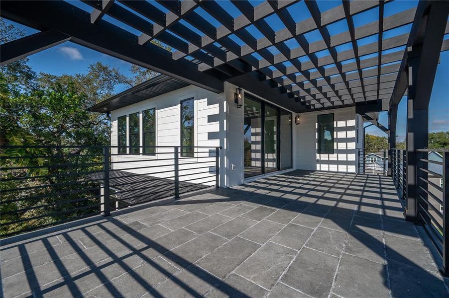 Exterior details and patio area of a home in , Tampa (Image 4).