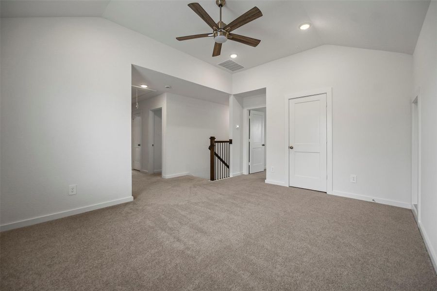 Spacious, unfurnished interior of a new home in Sorella, Tomball (Image 19).