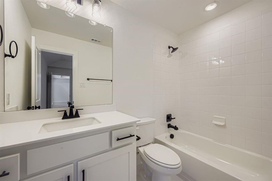 Furnished interior view inside a new home in Sweetgrass 50s, Haslet (Image 10).