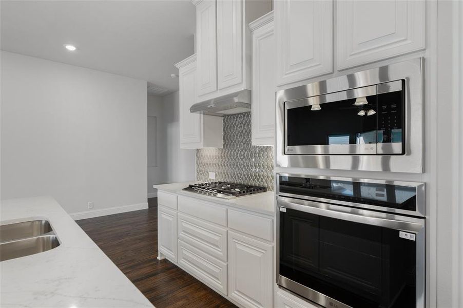 Furnished interior view inside a new home in Creekview Meadows, Pilot Point (Image 7).