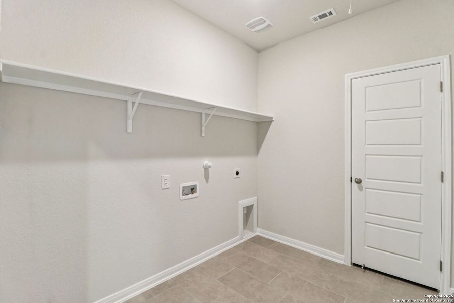 Spacious, unfurnished interior of a new home in Legendary Trails - Premier Series, Cibolo (Image 13). Spacious, unfurnished interior of a new home in Legendary Trails - Premier Series, Cibolo (Image 13).