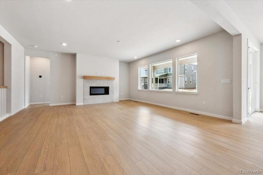 Spacious, unfurnished interior of a new home in Prestige Collection at Parkdale Commons, Lafayette (Image 21).