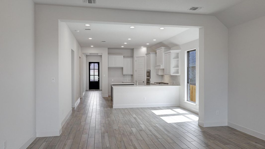 Spacious, unfurnished interior of a new home in Arcadia Ridge, San Antonio (Image 22).