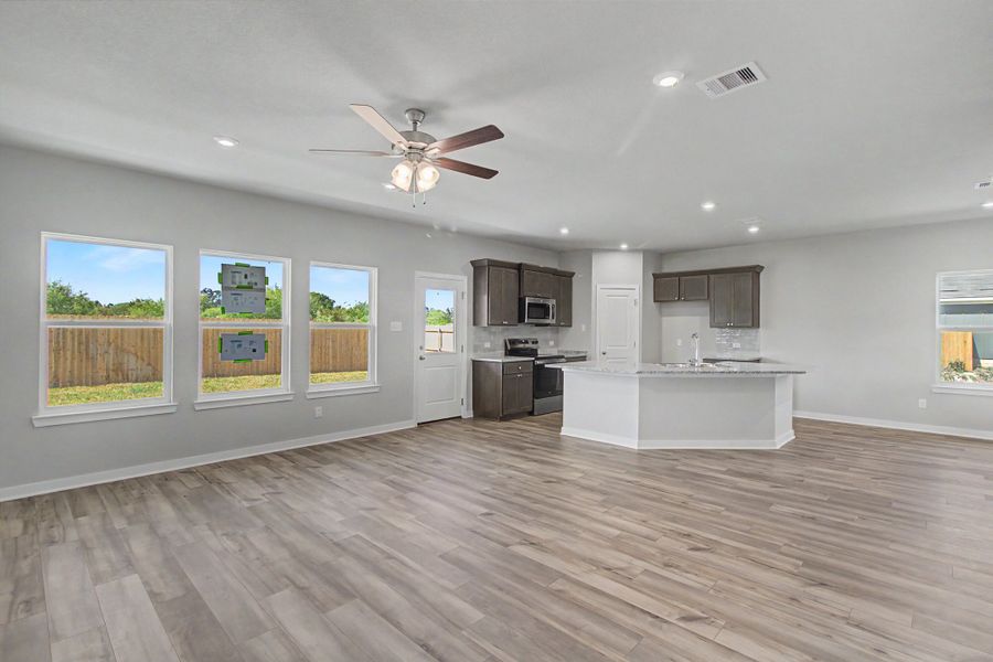 Spacious, unfurnished interior of a new home in Pleasant Hill, Bryan (Image 10).