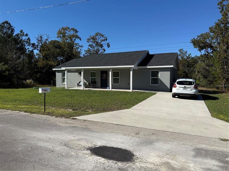 Exterior details and patio area of a home in , Ocklawaha (Image 19).