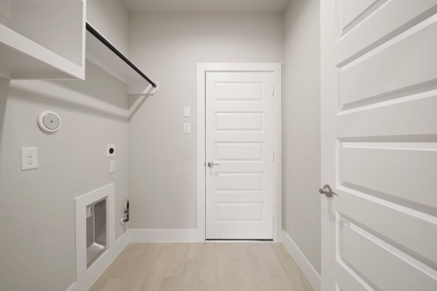 Spacious, unfurnished interior of a new home in Morton Creek Ranch, Katy (Image 20).