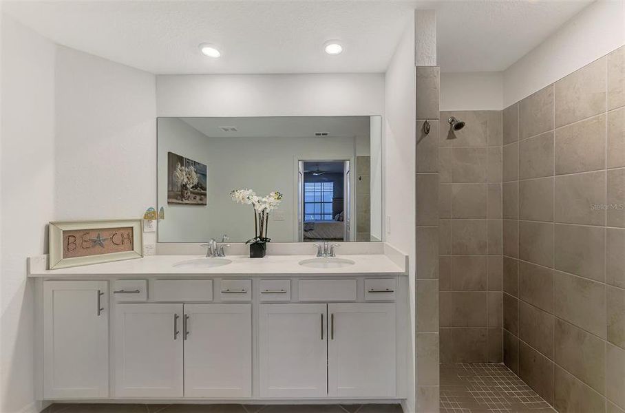 Furnished interior view inside a new home in , Venice (Image 14).