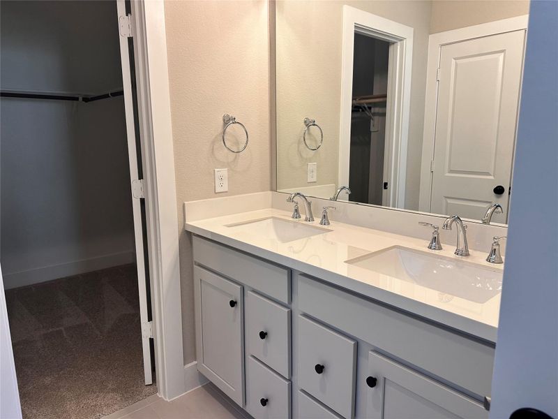 Furnished interior view inside a new home in Meridiana 40', 65', Iowa Colony (Image 4).