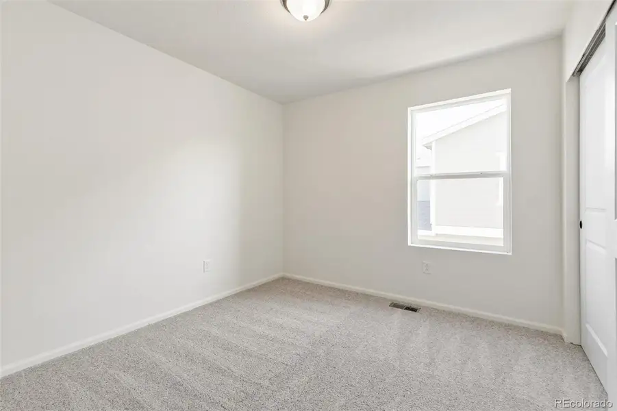 Spacious, unfurnished interior of a new home in Turnberry Villas, Commerce City (Image 19).