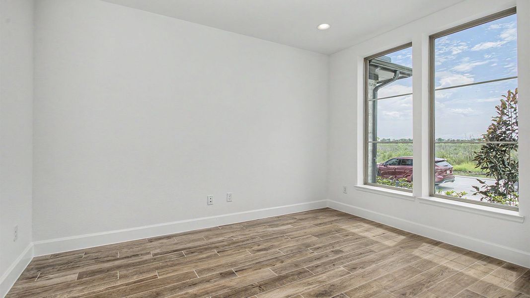 Spacious, unfurnished interior of a new home in Austin Point, Richmond (Image 10).