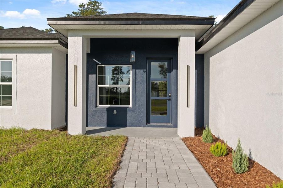 Exterior details and patio area of a home in , Ocala (Image 4).