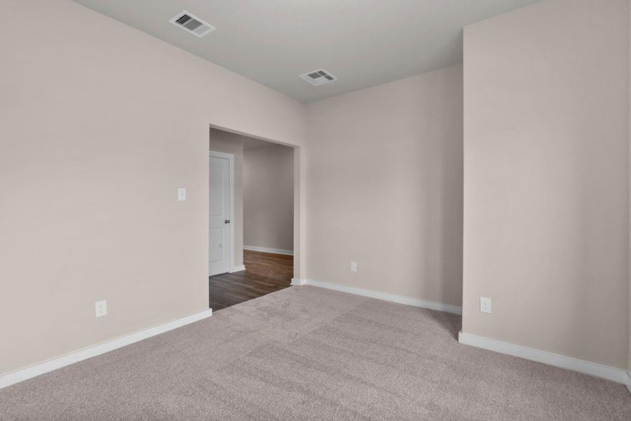 Spacious, unfurnished interior of a new home in Laurel Landing 50', Alvin (Image 18).