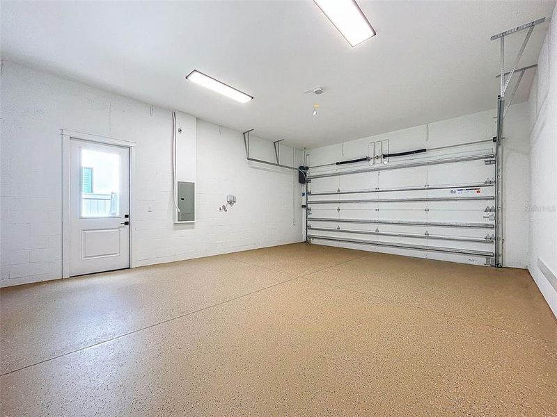 Spacious, unfurnished interior of a new home in , Tampa (Image 76).