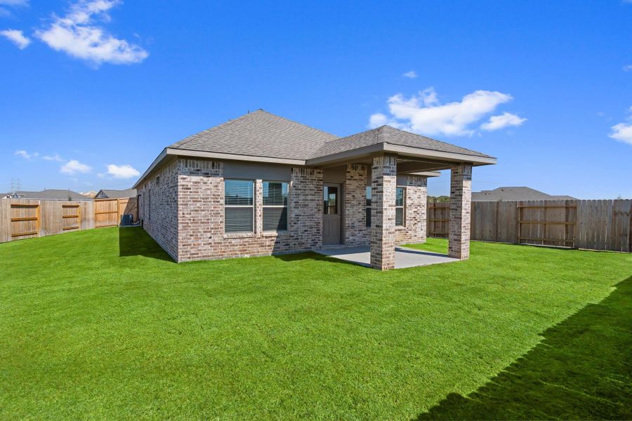 Exterior details and patio area of a home in Creekhaven, Rosharon (Image 4). Exterior details and patio area of a home in Creekhaven, Rosharon (Image 4).