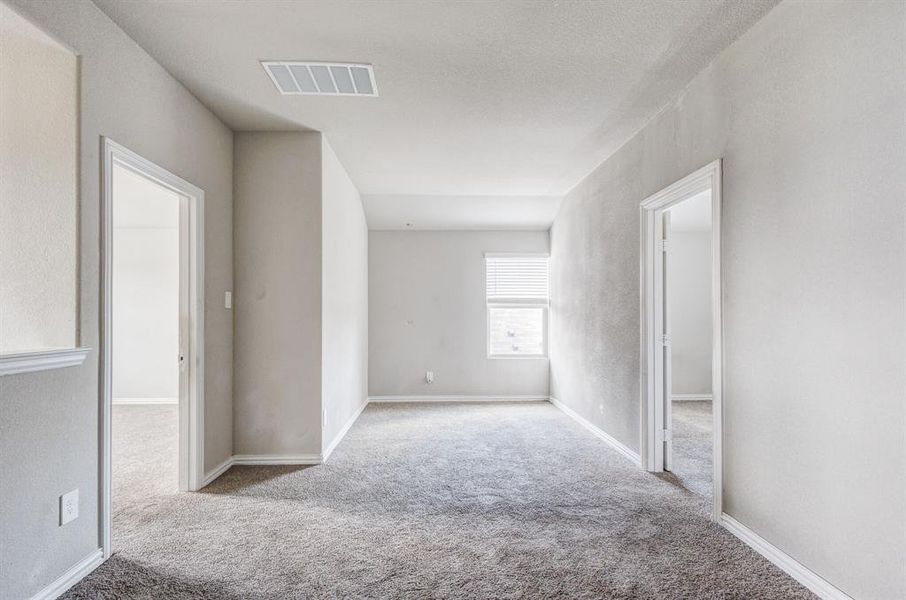 Spacious, unfurnished interior of a new home in Stonehaven, Seagoville (Image 13). Spacious, unfurnished interior of a new home in Stonehaven, Seagoville (Image 13).