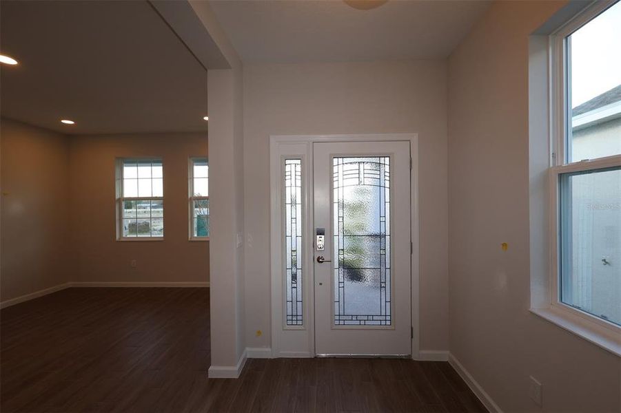 Spacious, unfurnished interior of a new home in Center Lake on the Park, St. Cloud (Image 9).