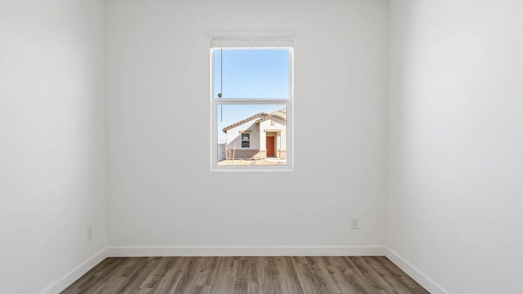 Spacious, unfurnished interior of a new home in Quail Ranch, San Tan Valley (Image 28).