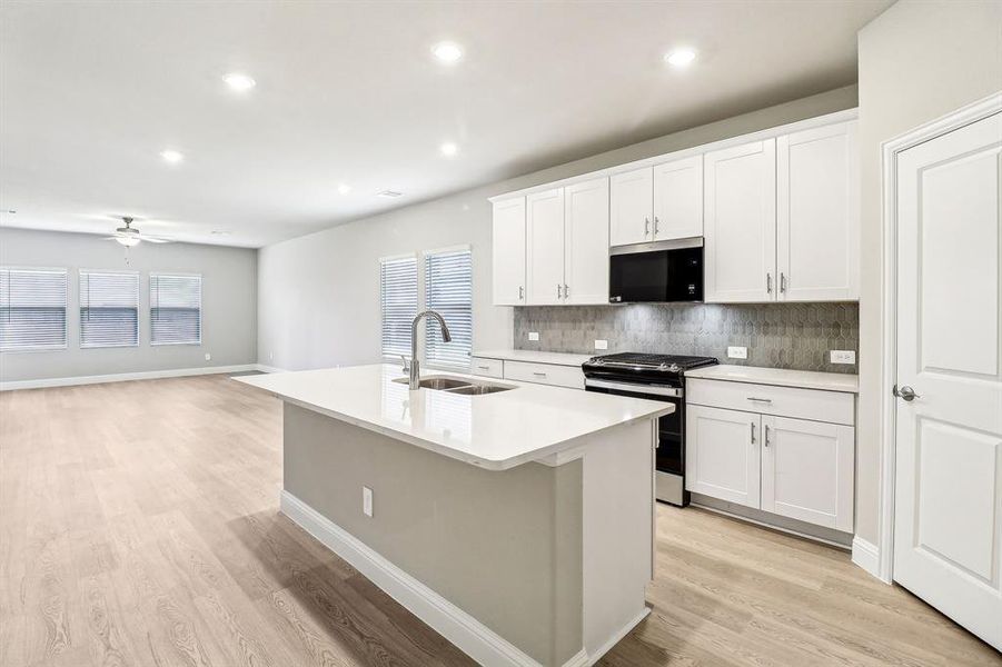 Photo is not of the actual home, but is an inspirational photo of builder’s model home and may depict options, furnishings, and/or decorator features that are not included. Photo is not of the actual home, but is an inspirational photo of builder’s model home and may depict options, furnishings, and/or decorator features that are not included.