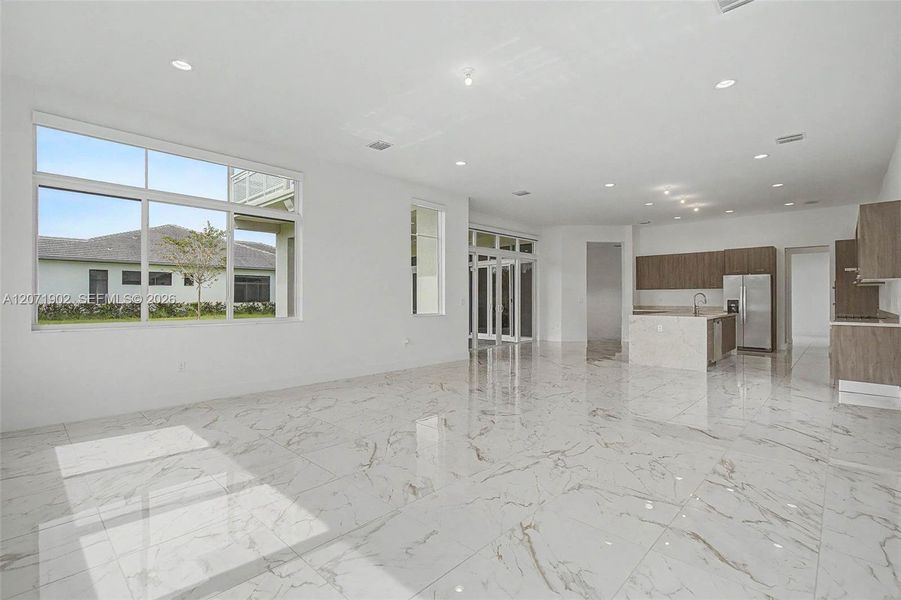 Spacious, unfurnished interior of a new home in , Davie (Image 38).