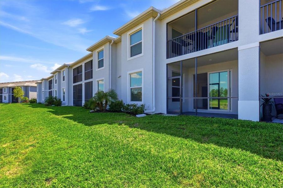 Exterior details and patio area of a home in , Venice (Image 19).