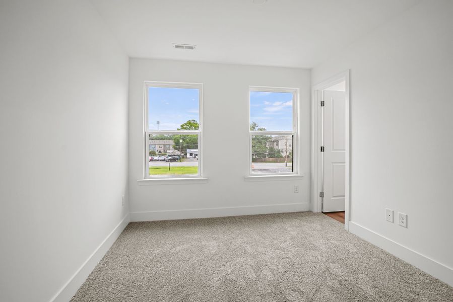 Spacious, unfurnished interior of a new home in West End Heights, Charlotte (Image 16).