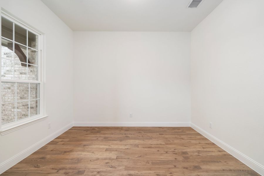 Spacious, unfurnished interior of a new home in Lake Breeze, Lavon (Image 17).