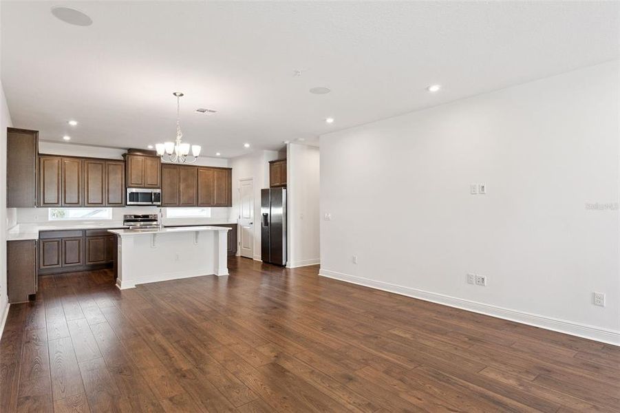 Spacious, unfurnished interior of a new home in , Orlando (Image 24).