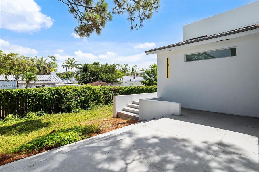 Exterior details and patio area of a home in , Miami (Image 21).