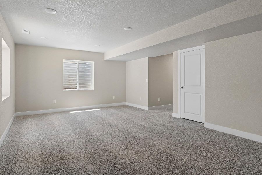Spacious, unfurnished interior of a new home in Aspen Ranch, Fountain (Image 20).