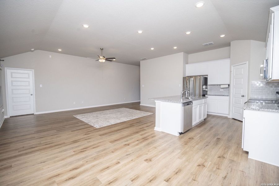 Spacious, unfurnished interior of a new home in Summer Hills, San Antonio (Image 12).